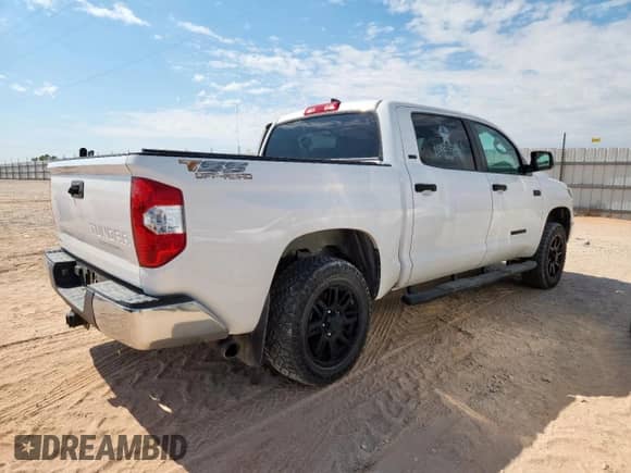 2021 Toyota Tundra SR5 with VIN 5TFEY5F18MX275141, listed as a Copart auction lot 85462795 with 32,669 mi miles and Salvage title. Bid and sale history available at DreamBid. Image 3.
