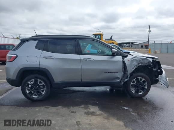 2018 Jeep Compass Trailhawk z VIN 3C4NJDDB7JT419375, wystawiony jako IAAI lot #43213951 z przebiegiem 60 692 mil mil oraz . Historia ofert i sprzedaży dostępna na DreamBid. Obrazek 13.