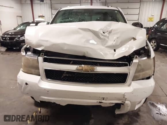 2010 Chevrolet Suburban LT z VIN 1GNUKJE32AR272865, wystawiony jako IAAI lot #43260380 z przebiegiem 167 294 mil mil oraz . Historia ofert i sprzedaży dostępna na DreamBid. Obrazek 6.