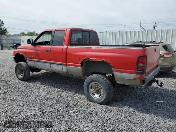 2000 Dodge 2500 with VIN 1B7KF23Z6YJ187490, listed as a Copart auction lot 57873375 with 238,769 mi miles and Salvage title. Bid and sale history available at DreamBid. Image 2.