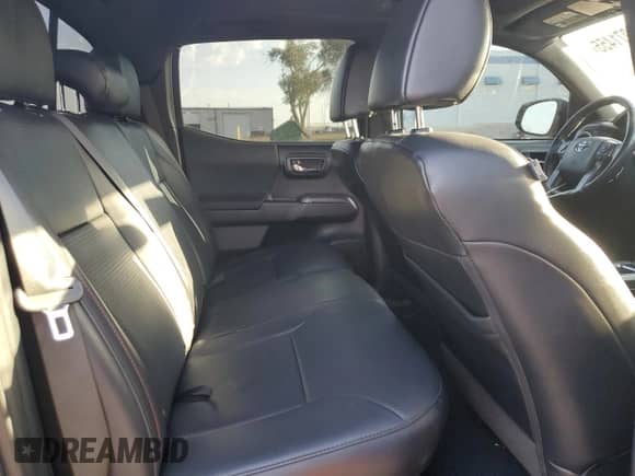 2019 Toyota Tacoma SR z VIN 5TFCZ5AN7KX176077, wystawiony jako Copart lot #69071455 z przebiegiem 110 332 mil mil oraz Szkoda całkowita • Salvage title. Historia ofert i sprzedaży dostępna na DreamBid. Obrazek 10.