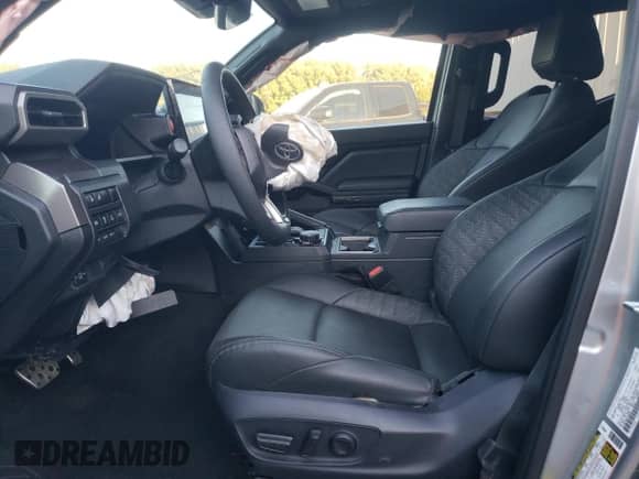 2024 Toyota Tacoma SR5 with VIN 3TYLB5JN6RT060507, listed as a Copart auction lot 81100645 with 7,884 mi miles and Clean title. Bid and sale history available at DreamBid. Image 7.
