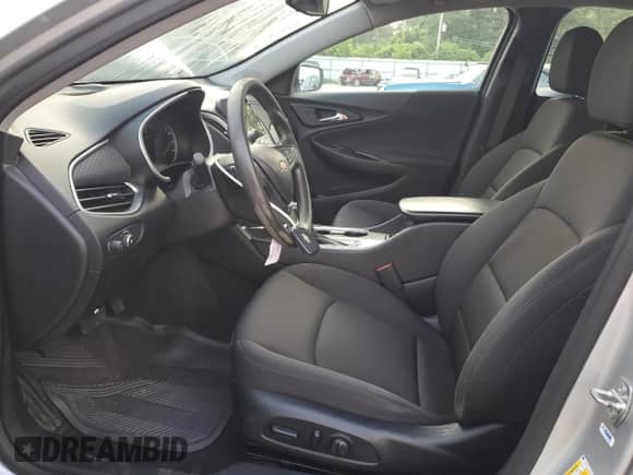 2020 Chevrolet Malibu LS z VIN 1G1ZC5ST7LF087358, wystawiony jako Copart lot #64176235 z przebiegiem 117 554 mil mil oraz Szkoda całkowita • Salvage title. Historia ofert i sprzedaży dostępna na DreamBid. Obrazek 7.