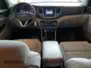 2017 Hyundai Tucson Value z VIN KM8J3CA29HU505905, wystawiony jako Copart lot #65875735 z przebiegiem 114 357 mil mil oraz Szkoda całkowita • Salvage title. Historia ofert i sprzedaży dostępna na DreamBid. Obrazek 8.