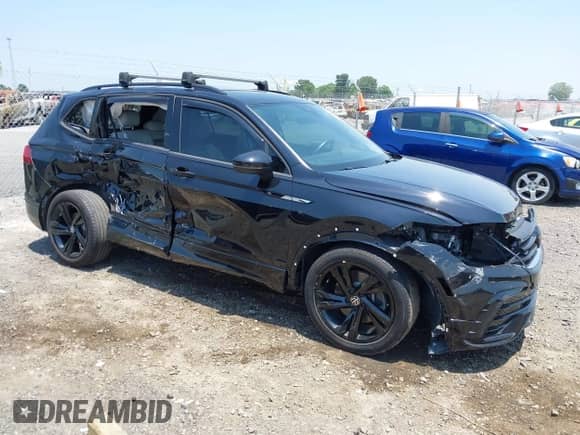 2023 Volkswagen Tiguan SE R-Line Black с VIN 3VVCB7AXXPM129898, выставлен на аукционе IAAI как лот 42462179 с пробегом 16 997 миль миль и . История ставок и продаж доступна на DreamBid. Изображение 1.