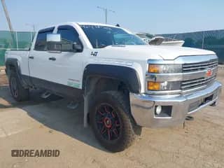2015 Chevrolet Silverado 2500HD LT z VIN 1GC1KVE89FF122419, wystawiony jako IAAI lot #42475762 z przebiegiem 284 624 mil mil oraz . Historia ofert i sprzedaży dostępna na DreamBid. Obrazek 1.