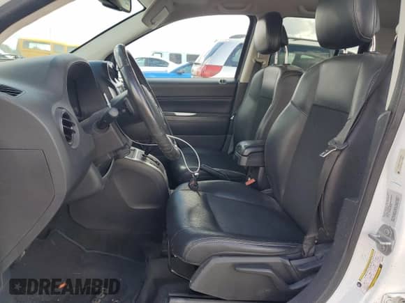 2016 Jeep Compass Latitude с VIN 1C4NJCEB1GD542922, выставлен на аукционе Copart как лот 86600515 с пробегом 205 373 миль миль и Списание • Salvage title. История ставок и продаж доступна на DreamBid. Изображение 7.