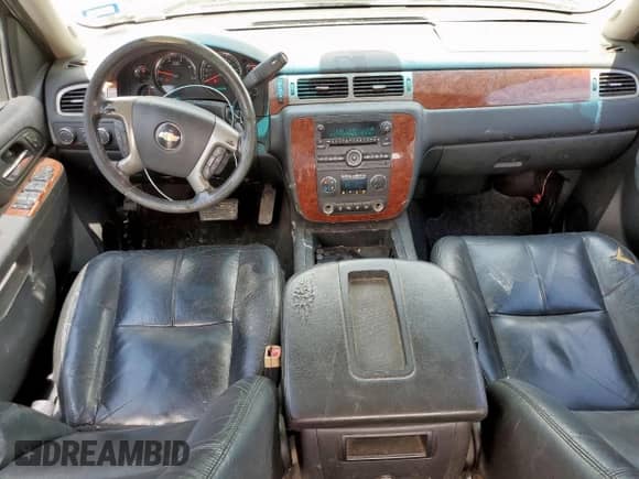 2011 Chevrolet Silverado 2500HD LTZ z VIN 1GC1KYC83BF215855, wystawiony jako Copart lot #68913305 z przebiegiem 213 230 mil mil oraz Szkoda całkowita • Salvage title. Historia ofert i sprzedaży dostępna na DreamBid. Obrazek 8.