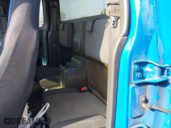 2007 Chevrolet Colorado 1LT z VIN 1GCDT19E878104826, wystawiony jako IAAI lot #42068975 z przebiegiem 262 741 mil mil oraz . Historia ofert i sprzedaży dostępna na DreamBid. Obrazek 8.