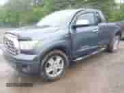 2008 Toyota Tundra Limited с VIN 5TBBV58198S501555, выставлен на аукционе IAAI как лот 42321052 с пробегом 248 154 миль миль и . История ставок и продаж доступна на DreamBid. Изображение 2.