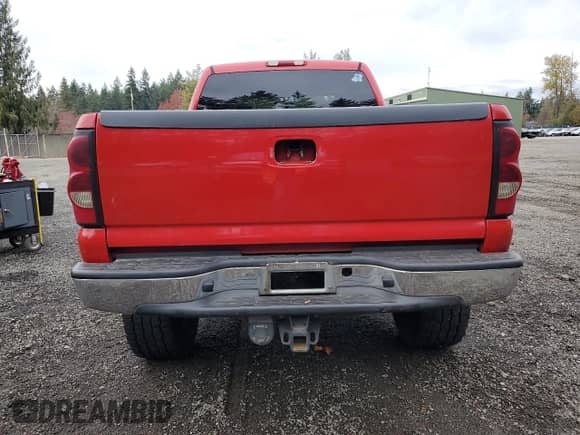 2004 Chevrolet Silverado 2500HD LT3 z VIN 1GCHK23G14F180092, wystawiony jako Copart lot #90902515 z przebiegiem Nie podano mil oraz Szkoda całkowita • Salvage title. Historia ofert i sprzedaży dostępna na DreamBid. Obrazek 6.