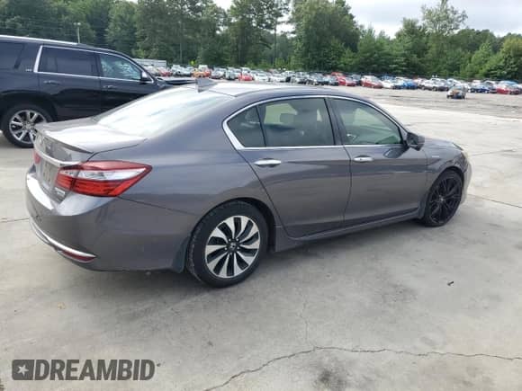 2017 Honda Accord Touring z VIN JHMCR6F7XHC000946, wystawiony jako Copart lot #63243175 z przebiegiem 186 839 mil mil oraz Szkoda całkowita • Salvage title. Historia ofert i sprzedaży dostępna na DreamBid. Obrazek 3.