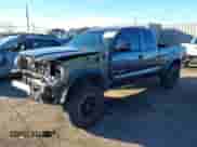 2015 Toyota Tacoma PreRunner z VIN 5TFTX4GN3FX050392, wystawiony jako IAAI lot #41321103 z przebiegiem 139 078 mil mil oraz . Historia ofert i sprzedaży dostępna na DreamBid. Obrazek 2.