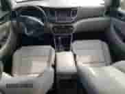 2017 Hyundai Tucson Eco z VIN KM8J3CA25HU376433, wystawiony jako Copart lot #80351675 z przebiegiem 83 730 mil mil oraz Szkoda całkowita • Salvage title. Historia ofert i sprzedaży dostępna na DreamBid. Obrazek 8.