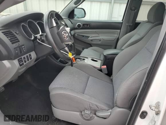 2014 Toyota Tacoma z VIN 3TMMU4FN6EM067612, wystawiony jako Copart lot #81938545 z przebiegiem 175 517 mil mil oraz Szkoda całkowita • Salvage title. Historia ofert i sprzedaży dostępna na DreamBid. Obrazek 7.