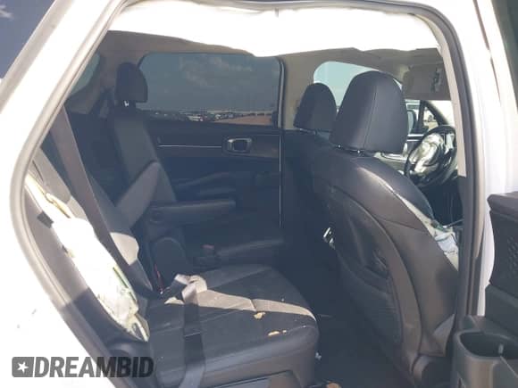 2025 Kia Sorento EX z VIN 5XYRH4JFXSG326301, wystawiony jako IAAI lot #42695332 z przebiegiem 19 187 mil mil oraz . Historia ofert i sprzedaży dostępna na DreamBid. Obrazek 8.