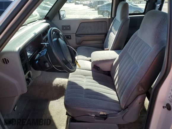 1994 Dodge Dakota z VIN 1B7GL23Y9RW108162, wystawiony jako Copart lot #65637515 z przebiegiem 138 389 mil mil oraz Szkoda całkowita • Salvage title. Historia ofert i sprzedaży dostępna na DreamBid. Obrazek 7.