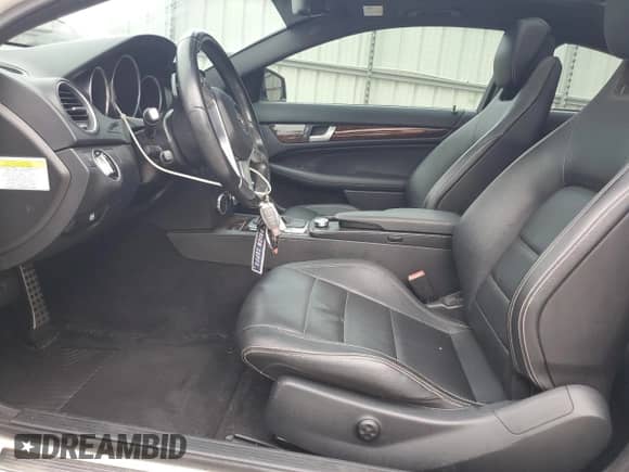 2014 Mercedes-Benz C 250 z VIN WDDGJ4HB3EG177980, wystawiony jako Copart lot #69417405 z przebiegiem 114 886 mil mil oraz Szkoda całkowita • Salvage title. Historia ofert i sprzedaży dostępna na DreamBid. Obrazek 7.