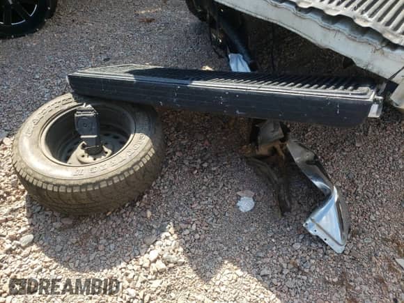 2008 GMC Sierra 1500 Work Truck z VIN 1GTEC14C58Z900651, wystawiony jako Copart lot #63002755 z przebiegiem 311 841 mil mil oraz Czysty tytuł • Clean title. Historia ofert i sprzedaży dostępna na DreamBid. Obrazek 12.