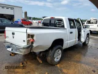 2006 Dodge Dakota SLT z VIN 1D7HE48N86S525225, wystawiony jako Copart lot #82058025 z przebiegiem Nie podano mil oraz Szkoda całkowita • Salvage title. Historia ofert i sprzedaży dostępna na DreamBid. Obrazek 3.