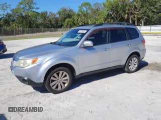 2013 Subaru Forester X Premium z VIN JF2SHADC9DH419808, wystawiony jako Copart lot #90798665 z przebiegiem 142 722 mil mil oraz Czysty tytuł • Clean title. Historia ofert i sprzedaży dostępna na DreamBid. Obrazek 1.