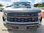 2024 Chevrolet Silverado 1500 Custom Trail Boss z VIN 3GCUDCE88RG346358, wystawiony jako Copart lot #62258825 z przebiegiem Nie podano mil oraz Szkoda całkowita • Salvage title. Historia ofert i sprzedaży dostępna na DreamBid. Obrazek 5.