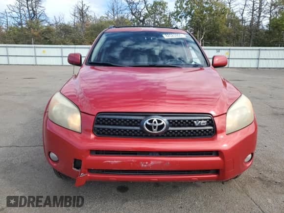 2008 Toyota RAV4 Sport with VIN JTMBK32V586038023, listed as a Copart auction lot 82523955 with 205,617 mi miles and Clean title. Bid and sale history available at DreamBid. Image 5.