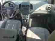 2014 Chevrolet Sonic LS с VIN 1G1JB5SH6E4231427, выставлен на аукционе Copart как лот 71973785 с пробегом 104 215 миль миль и Чистый • Clean title. История ставок и продаж доступна на DreamBid. Изображение 8.