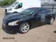 2014 Nissan Maxima S z VIN 1N4AA5AP6EC493379, wystawiony jako IAAI lot #42399965 z przebiegiem 161 147 mil mil oraz . Historia ofert i sprzedaży dostępna na DreamBid. Obrazek 2.