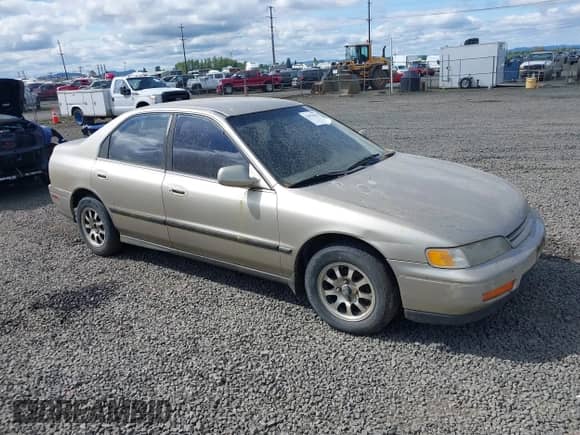 1995 Honda Accord LX с VIN 1HGCD563XSA013868, выставлен на аукционе IAAI как лот 42053028 с пробегом 184 181 миль миль и . История ставок и продаж доступна на DreamBid. Изображение 1.