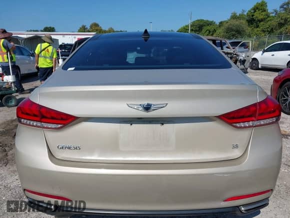 2015 Hyundai Genesis 3.8L с VIN KMHGN4JE1FU033037, выставлен на аукционе IAAI как лот 43267143 с пробегом 156 548 миль миль и . История ставок и продаж доступна на DreamBid. Изображение 16.