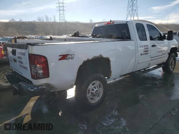2011 Chevrolet Silverado 2500HD LT с VIN 1GC2KXCG3BZ207369, выставлен на аукционе Copart как лот 87030604 с пробегом 351 766 миль миль и Списание • Salvage title. История ставок и продаж доступна на DreamBid. Изображение 3.