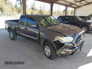 2017 Toyota Tacoma SR z VIN 5TFRX5GN8HX078725, wystawiony jako IAAI lot #43283300 z przebiegiem 51 965 mil mil oraz . Historia ofert i sprzedaży dostępna na DreamBid. Obrazek 1.