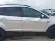 2018 Ford Escape SE z VIN 1FMCU9GD9JUC78285, wystawiony jako IAAI lot #43092402 z przebiegiem 111 326 mil mil oraz . Historia ofert i sprzedaży dostępna na DreamBid. Obrazek 13.