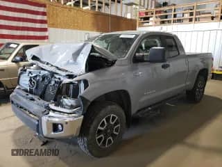 2018 Toyota Tundra SR с VIN 5TFUY5F10JX682913, выставлен на аукционе Copart как лот 61663375 с пробегом 121 923 миль миль и Списание • Salvage title. История ставок и продаж доступна на DreamBid. Изображение 1.