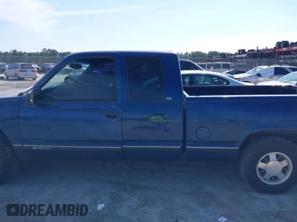 1998 Chevrolet Silverado 1500 z VIN 2GCEC19R3W1113605, wystawiony jako IAAI lot #43085580 z przebiegiem 378 005 mil mil oraz . Historia ofert i sprzedaży dostępna na DreamBid. Obrazek 14.