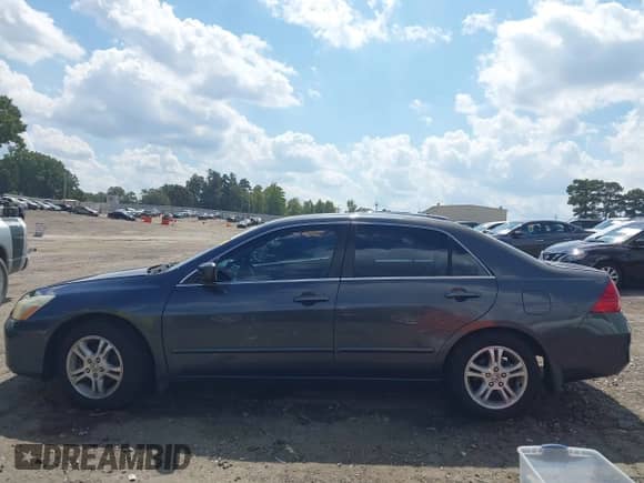 2006 Honda Accord EX z VIN 1HGCM56796A135839, wystawiony jako IAAI lot #43298997 z przebiegiem 373 351 mil mil oraz . Historia ofert i sprzedaży dostępna na DreamBid. Obrazek 14.