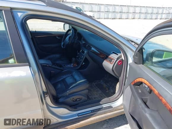 2009 Volvo XC70 3.2L with VIN YV4BZ982991060159, listed as a IAAI auction lot 43440427 with 283,367 mi miles and . Bid and sale history available at DreamBid. Image 5.