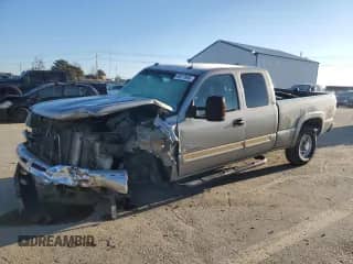 2003 Chevrolet Silverado 2500HD LT z VIN 1GCHK29193E342185, wystawiony jako Copart lot #88977805 z przebiegiem 187 162 mil mil oraz Szkoda całkowita • Salvage title. Historia ofert i sprzedaży dostępna na DreamBid. Obrazek 1.