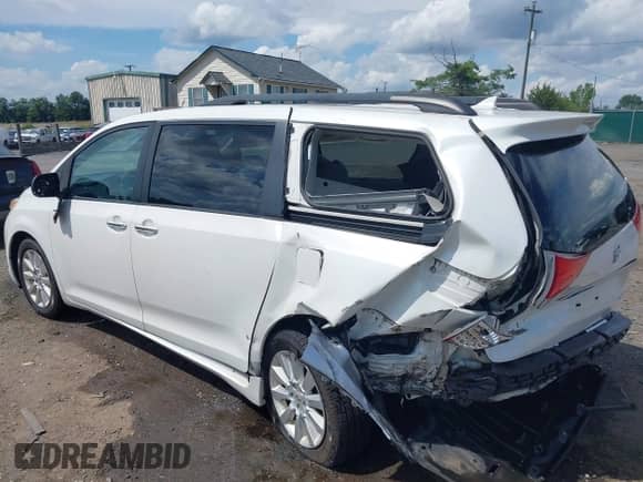 2011 Toyota Sienna XLE AAS with VIN 5TDYK3DC7BS042541, listed as a IAAI auction lot 42709220 with 134,434 mi miles and . Bid and sale history available at DreamBid. Image 3.