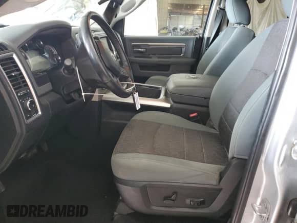 2018 Ram 1500 Big Horn z VIN 1C6RR7GTXJS243821, wystawiony jako Copart lot #71952415 z przebiegiem 85 656 mil mil oraz Szkoda całkowita • Salvage title. Historia ofert i sprzedaży dostępna na DreamBid. Obrazek 7.