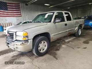 2005 GMC Sierra 1500 SLT z VIN 2GTEK19B551275045, wystawiony jako Copart lot #69453525 z przebiegiem 134 540 mil mil oraz Czysty tytuł • Clean title. Historia ofert i sprzedaży dostępna na DreamBid. Obrazek 1.