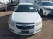 2013 Chevrolet Cruze LS z VIN 1G1PA5SG7D7240624, wystawiony jako IAAI lot #42783412 z przebiegiem 149 482 mil mil oraz . Historia ofert i sprzedaży dostępna na DreamBid. Obrazek 12.