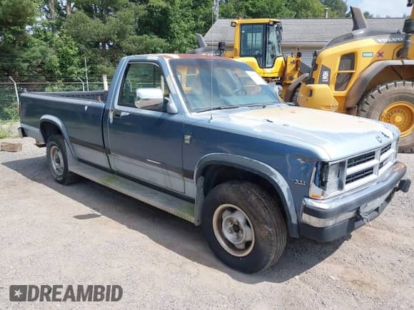 1989 Dodge Dakota with VIN 1B7GG26X2KS205403, listed as a IAAI auction lot 42878162 with 86,009 mi miles and . Bid and sale history available at DreamBid. Image 1.