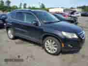 2011 Volkswagen Tiguan S с VIN WVGBV7AX8BW528458, выставлен на аукционе Copart как лот 64525925 с пробегом 147 488 миль миль и Списание • Salvage title. История ставок и продаж доступна на DreamBid. Изображение 4.