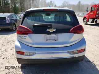 2018 Chevrolet Bolt EV Premier z VIN 1G1FX6S03J4117760, wystawiony jako Copart lot #49595633 z przebiegiem 48 689 mil mil oraz . Historia ofert i sprzedaży dostępna na DreamBid. Obrazek 6.