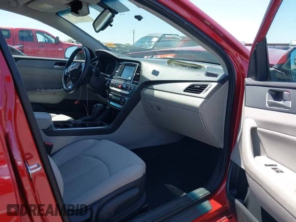 2018 Hyundai Sonata Limited с VIN 5NPE34AFXJH689704, выставлен на аукционе IAAI как лот 42540284 с пробегом 69 085 миль миль и . История ставок и продаж доступна на DreamBid. Изображение 5.