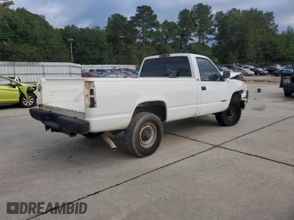 1996 Chevrolet Silverado 2500 with VIN 1GCGC24R4TE101396, listed as a Copart auction lot 83808165 with 198,731 mi miles and Salvage title. Bid and sale history available at DreamBid. Image 3.