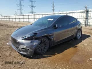 2024 Tesla Model Y Long Range with VIN 7SAYGDEE8RA226506, listed as a Copart auction lot 70717335 with 11,298 mi miles and Salvage title. Bid and sale history available at DreamBid. Image 1.