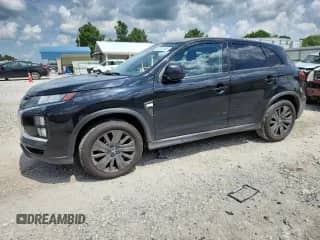 2022 Mitsubishi Outlander ES z VIN JA4ARUAUXNU024478, wystawiony jako Copart lot #62382565 z przebiegiem 52 423 mil mil oraz Szkoda całkowita • Salvage title. Historia ofert i sprzedaży dostępna na DreamBid. Obrazek 1.
